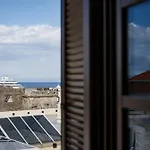 Karavel - Old Town Aparthotel