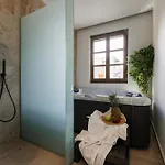 Karavel - Old Town Apartmanhotel