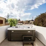 Apartmanhotel Karavel - Old Town 4*