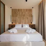 Karavel - Old Town Aparthotel