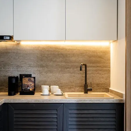 Apartmanhotel Karavel - Old Town 4*