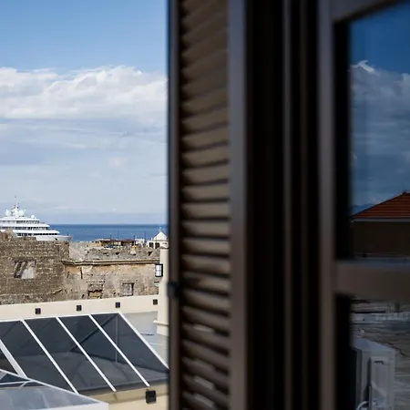 Karavel - Old Town Apart Otel