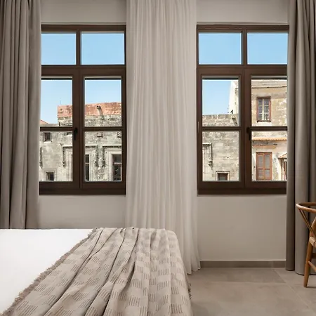 Apart Otel Karavel - Old Town