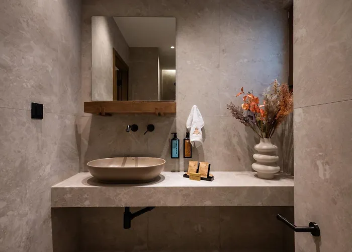 Karavel - Old Town 4*