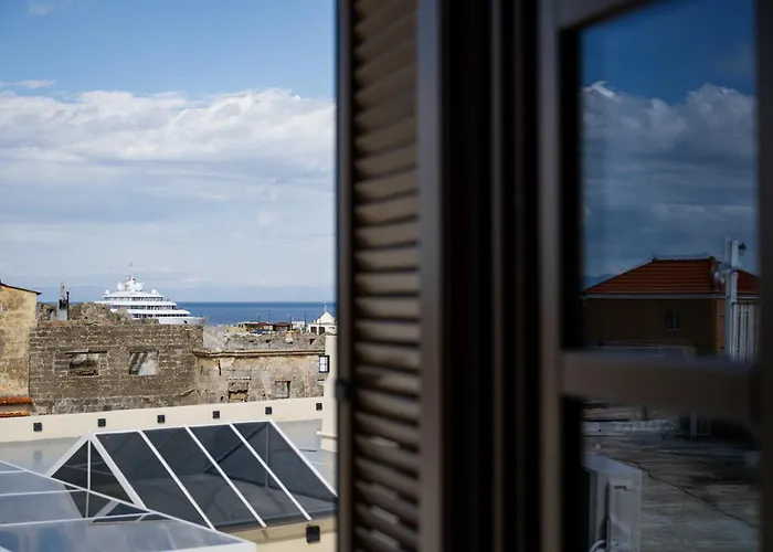Karavel - Old Town Apartmanhotel