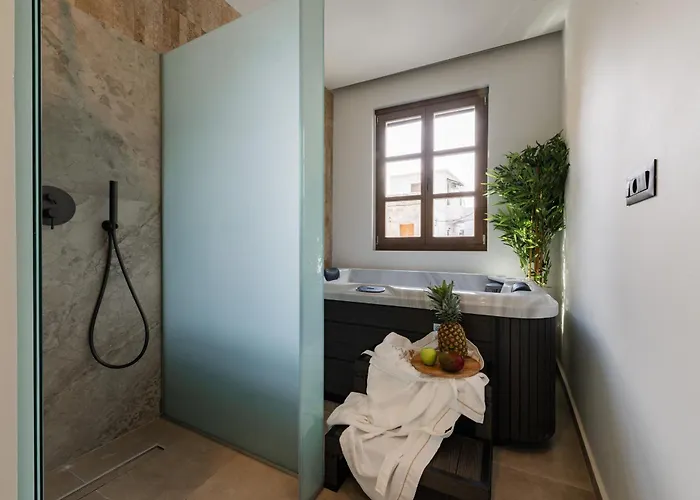 Karavel - Old Town Apartmanhotel