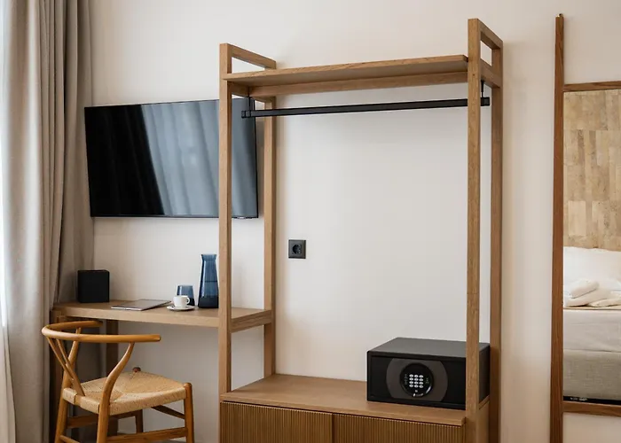 Karavel - Old Town 4*