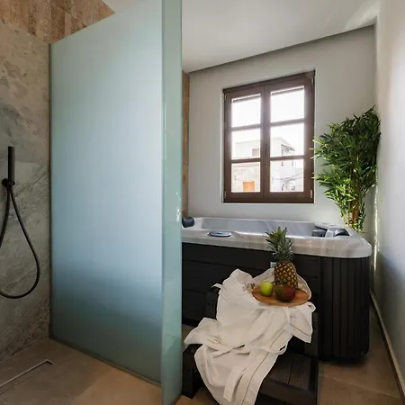 Karavel - Old Town Hotel de apartamente